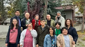 Öğrencilerden Emekli Öğretmenlere Anlamlı Ziyaret