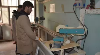 Muş'taki Mesleki ve Teknik Anadolu Lisesi Öğrencileri Üretim Yapıyor