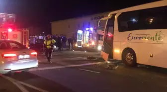 Ürgüp'te Tur Otobüsü ile Otomobil Çarpıştı: 2 Ölü, 3 Yaralı