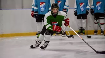 Buz Hokeyinde Altın Madalya Sevinci: Süveyda Nil Yalçın'ın Hedefi Kaptanlık