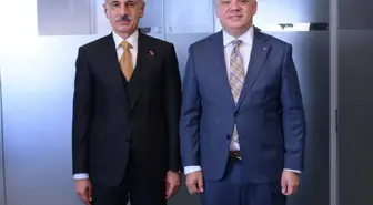 Ulaştırma Bakanı Uraloğlu, Londra'da Malta Mevkidaşı ile Görüştü