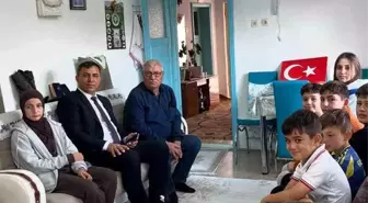 Öğrencilerden Emekli Öğretmene Anlamlı Ziyaret