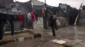 Gazze'de Yağışlar ve Savaşın Getirdiği Trajedi