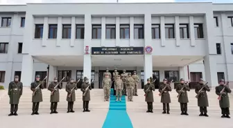 Genelkurmay Başkanı Selçuk Bayraktaroğlu, Elektronik Harp ve Siber Savunma Komutanlıklarını Ziyaret Etti