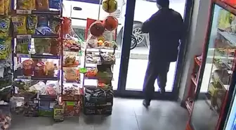 Kapıyı fark etmedi, kafasıyla camı kırdı