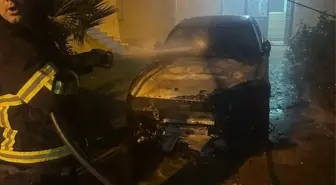 Reyhanlı'da Park Halindeki Otomobilde Yangın Çıktı