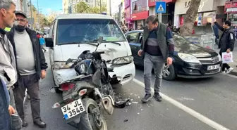 Tekirdağ'da Motosiklet ve Kamyonet Kafa Kafaya Çarpıştı: 2 Yaralı