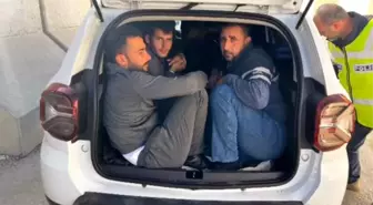 Hatay'da Kaçak Göçmen Operasyonu: 12 Kişi Yakalandı, 3 Organizatör Tutuklandı