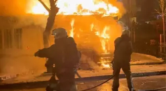 Bağcılar'da Gecekonduda Yangın: Anne ve 4 Çocuğu Dumandan Etkilendi