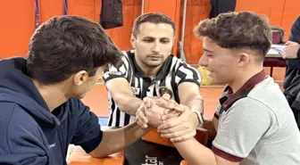 Hakkari'de Gençler Bilek Güreşi İl Birinciliği Heyecanı
