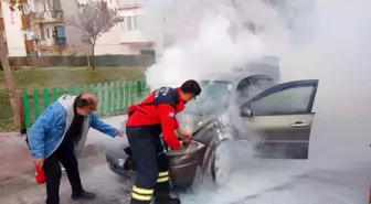 Burdur'da Seyir Halindeki Otomobilde Yangın Çıktı