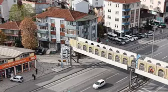 Körfez'deki Yaya Üst Geçidi Yıkıldı, Yenisi Yapılıyor