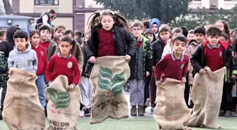 Geleneksel Oyunlar Tırı Manisa'da Çocuklarla Buluştu