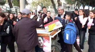 Ölen kardeşi için pamuk şekeri hayrı yaptı