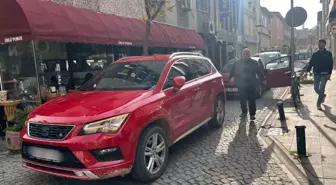 Eskişehir'de Ara Sokakta Park Eden Sürücü Trafik Sıkışıklığına Neden Oldu