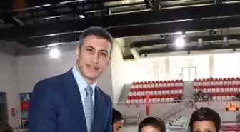 Adana'da Yüzme Kursunu Tamamlayan 135 Öğrenciye Sertifika Verildi