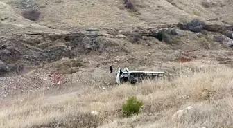 Elazığ'da Kamyon Devrildi, Sürücü Yaralandı