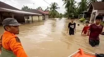 Endonezya'da Sel ve Toprak Kaymaları: 23 Kişi Hayatını Kaybetti
