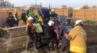 Hatay'da Kule Vinçte Mahsur Kalan Operatör Kurtarıldı