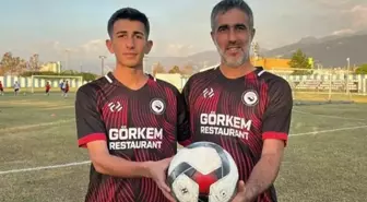 Baba-oğul aynı takımda oynuyorlar