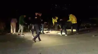 Kaza yapan motosiklet sürücüsünün dişlerini telefon ışığıyla aradılar