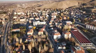 Büyükşehir Belediyesi Pınarbaşı ilçesinin yollarını sıcak asfaltla yeniledi