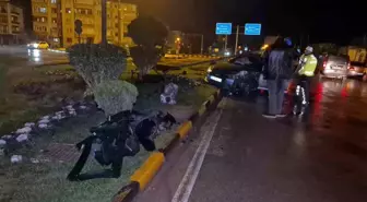 Bartın'da Trafik Kazası: Direğe Çarpan Araç Sürücüsü Kayboldu