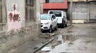 Adana'da Erkek Şahsın Çocuğu Darp Etmesi Güvenlik Kamerasında