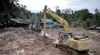 Endonezya'da Sel ve Toprak Kaymalarında 303 Kişi Hayatını Kaybetti