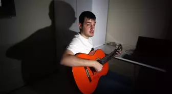 Görme Engelli Umut Utancak'ın Müziğiyle Aydınlanan Dünya