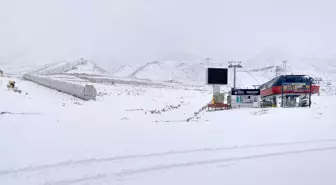 Erciyes Dağı'na Kar Yağdı, Kayak Pistleri Beyaza Büründü