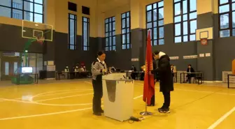 Kırgızistan'da Erken Parlamento Seçimleri Başladı