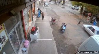 Şanlıurfa'da Otomobilin Çarptığı Çocuk Ayağa Kalkarak Kaçtı