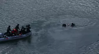 Van'da Baraj Gölü'ne Düşen Otomobil Kazasında 3 Kişi Hayatını Kaybetti