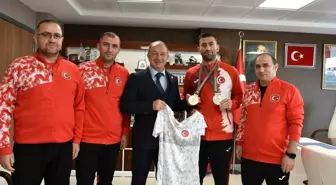 Milli Karateci Volkan Kardeşler'den Tokyo'da İki Madalya