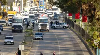 Adıyaman'da Çarpışan Araçlar Trafiği Durdurdu