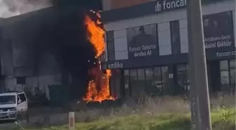 İnegöl'de Elektrik Panosunda Yangın: Mobilya Boyahanesi ve Oto Galeride Zarar