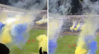 Galatasaraylı futbolcular sahaya adım atar atmaz Kadıköy alev aldı