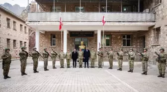 Vali Çelik ve Korgeneral Topaloğlu'ndan Şemdinli Ziyareti