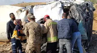 Beton Mikseri Devrildi, Sürücü Yaralandı