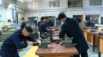 Bursa'daki Meslek Lisesi Öğrencileri Dünyaya Oto Yedek Parça İhraç Ediyor