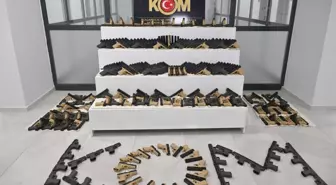 Adıyaman'da Kurusıkıdan Çevrilmiş Bin Tabanca Ele Geçirildi