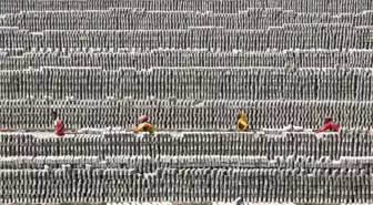 Albüm: Bangladeş'te Tuğla Fabrikalarındaki İşçilerin Yoğun Mesaisi Sürüyor