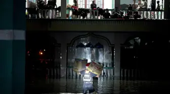 Endonezya'da Sel ve Heyelan Faciası: 604 Ölü, 464 Kayıp