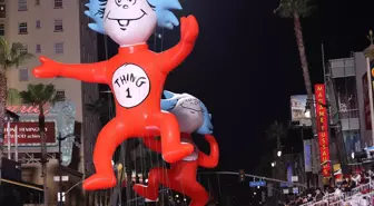 Los Angeles'ta 93. Hollywood Noel Geçit Töreni Gerçekleşti