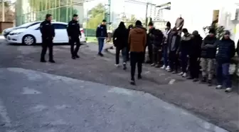 Amasya'da plastik ham madde yüklü TIR'dan 13 kaçak göçmen çıktı