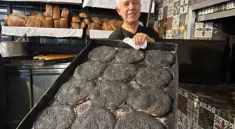 Bursa'da Tarihi Fırın Peru'dan İthal Ettiği Siyah Susamla Tahinli Pide Üretti
