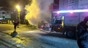 Çalıştırdığı aracı bir anda alev aldı, sürücü son anda kurtuldu