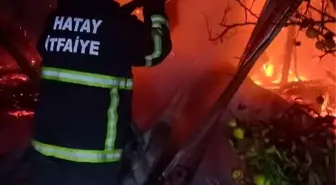 Hatay'da Barakada Yangın: İtfaiye Ekipleri Yangını Söndürdü