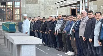 Eşi ve oğlunun ölümüne ilişkin tutuklu bulunduğu cezaevinde intihar eden doktor, defnedildi